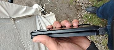 s21 ikinci el: Smartfon – qara rəng, düz kənarlı korpus, ön kameraya görə mərkəzdə — 6