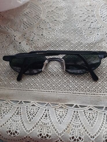 Eynəklər: Kiwi ucun Eynak Gunaw ucundur.Wuwadir Qara renqdadir.Keyfiyatlidir.Hec — 2