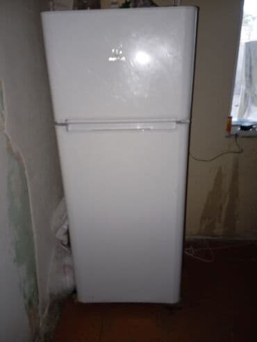 iki qapili soyuducu: İki kameralı ağ soyuducu - Üst hissədə dondurucu bölmə, aşağıda geniş — 1