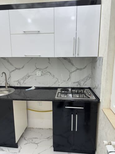 Bağ evi və bağ üçün hərşey: Mətbəx mebel dəsti – kompak tərtibat, ağ-qara dizayn - Üst dolablar — 2