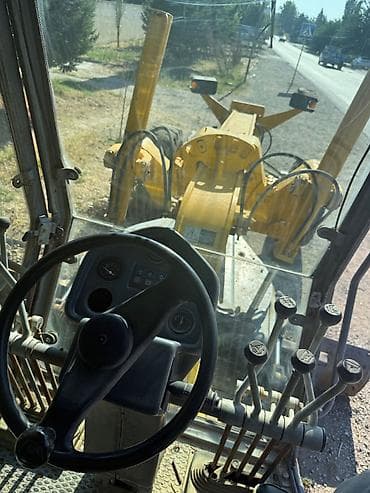 Yağlar və avtokimyəvi maddələr: Qreyder GR 215.İşlək vəziyyətdədir.Yağ filtrləri və yağı yeni — 2
