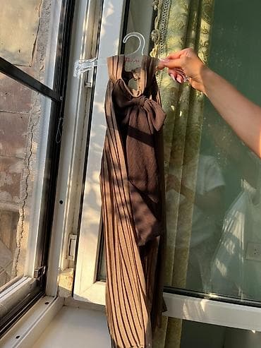 payız paltarları: Qəhvəyi rəngli pliseli qadın koftası/top - Model: halter tipli — 1
