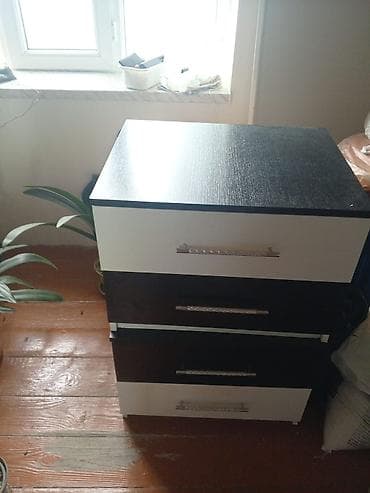 kunc divan iwlenmiw: Yataq otağı üçün mebel dəsti - 4 qapılı geyim dolabı: iki aynalı orta — 4