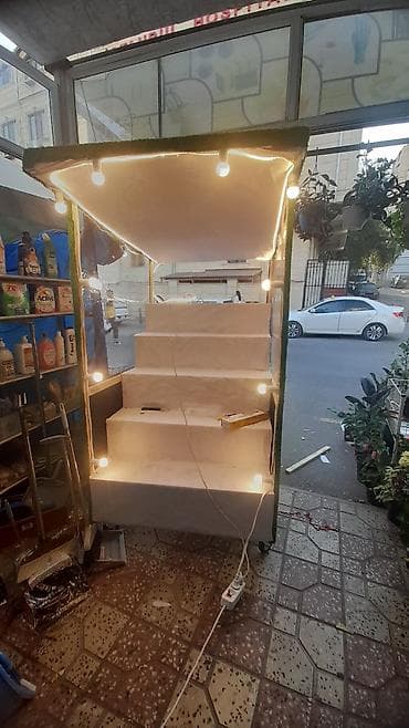 LED işıqlı vitrin/stand - 3 pilləli nümayiş rəfi: çiçək və bitkilər — 2