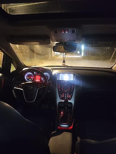 kia rio qapi: Opel Astra: 1.6 l | 2011 il 370000 km Sedan — 5