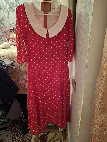 yay donu: Qırmızı rəngli, ağ xallı qadın donu. - Üslub: Klassik/vintaj — 1