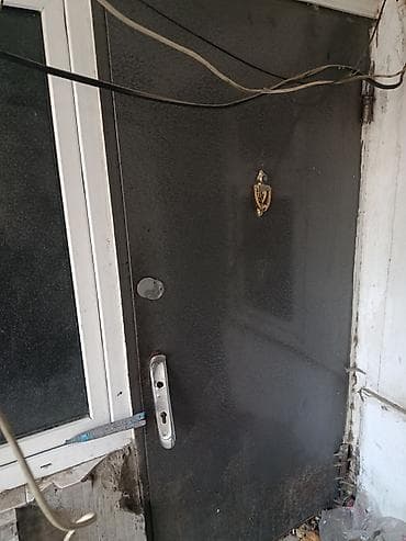 qapi darvaza: Ev qapıları ədədi 60 azn. Plastik pəncərələr razılaşma yolu ilə. Alan — 1