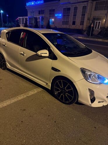 vito satilir: İlkin ödəniş 5000 min Toyota Prius C (Aqua) – hatchbek - Kuzov: ağ — 6