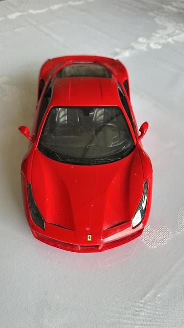 Ferrari 488 GTB die-cast model avtomobil - Miqyas: təxmini 1:14 - — 1