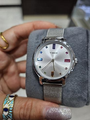 saat qutu: Timex qadın qol saatı - Korpus: parlaq gümüş rəngli metal korpus — 5