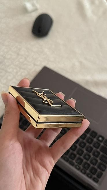 ysl canta: YSL Couture Mini Clutch – 4‑lü göz kölgəsi palitrası Emporium-dan 150 — 3