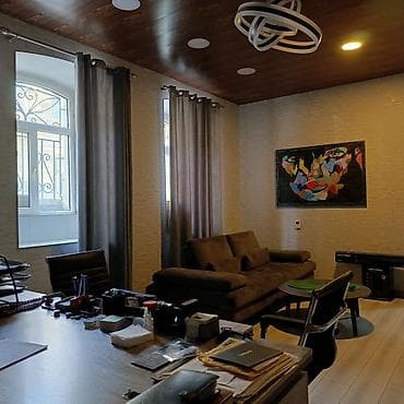 mebel fabrikləri: Icarəyə verilir – kiçik ofis sahəsi Ünvan: mərkəzi küçəboyu piyada — 8