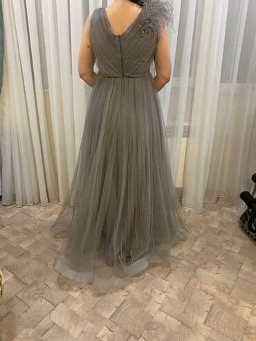 узбекское платье со штанами: 250 azn alinib sahilden. 100azn satilir. 42 razmer. kemeride var — 3