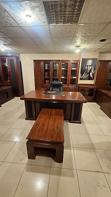 🩸 MAYA 7545 – Vitrin malı 🩸 Ofis mebeli dəsti. Klassik tərzdə