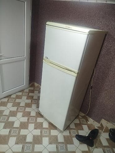 Bentley: İki qapılı məişət soyuducusu - Üst hissədə ayrıca dondurucu bölmə — 1