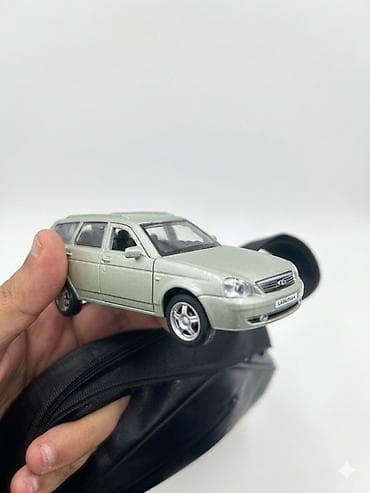 panda tortlari: LADA Priora universalı miqyaslı model avtomobil - Realistik detal — 2