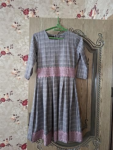 off white jakna: Qadın geyimləri dəsti 1) Ağ rəngli, boz çiçək naxışlı don - Brend — 1