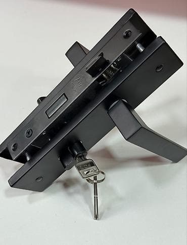 Mətbəx, ofis və yaşayış məkanları üçün qapı dəstəyi və kilid mexanizmi