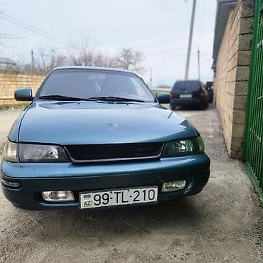 lexus is bufer: Toyota Corolla sedan - Kuzov: 4 qapılı sedan, mavi rəng - Mühərrik — 1