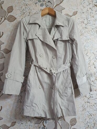 trenc: Bej rəngli qadın trençkot - Klassik ikiqat düyməli (double-breasted) — 1