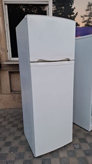 İkiqapılı məişət soyuducusu - Üst hissədə ayrıca dondurucu bölmə, alt