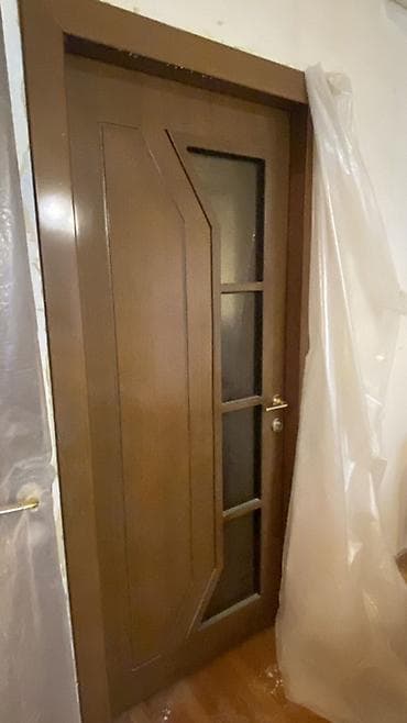 İç qapı – şüşəli dizayn 3 ededdi - Material: ağac əsaslı