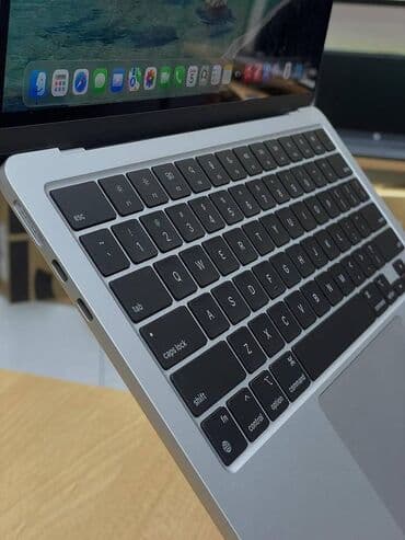 ucuz macbook air: Apple MacBook Air 13 (gümüş rəng) - Çərçivəsi nazik, “notch”lı 13.6" — 2