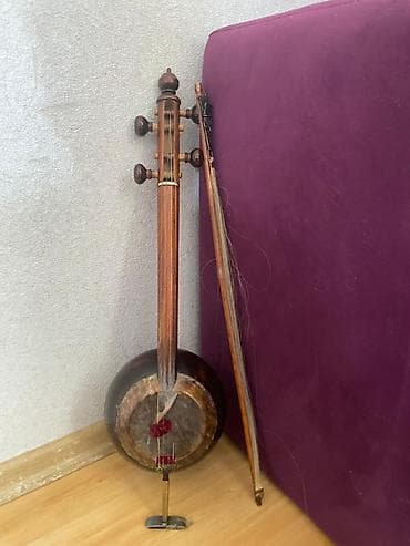 kamança satışı: TECILI SATILIR Kamança və yayi,yayinda qiriq var yapisdirmisam,onun — 1