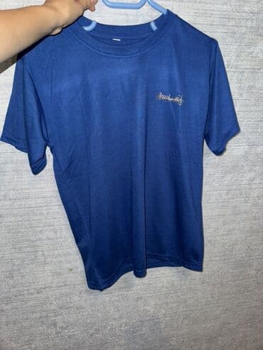 son zeng koynekleri ucun sekiller: Mavi rəngdə qısaqol T‑şört. - Klassik dairəvi yaxalıq - Sol döş — 1