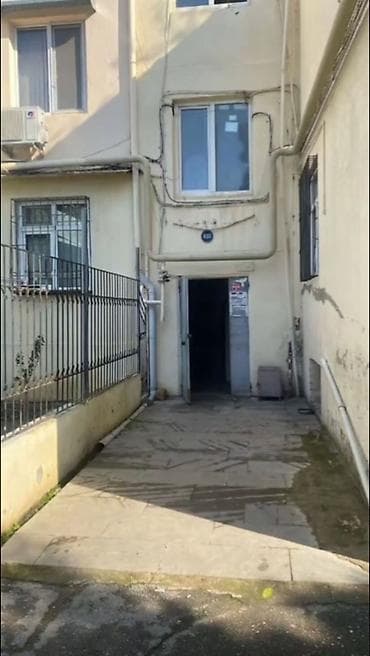 bine bolluq: Salam Genclikde binanin 1 ci mertebesi 2 otaqli ev satilir.Evin — 1