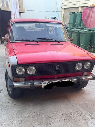 VAZ 2106, qırmızı rəngli sedan. Xüsusiyyətlər: - Kuzov: 4 qapılı
