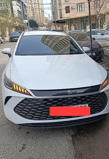luaz satilir: BYD Qin Plus DM-i sedan - Geniş və aerodinamik kuzov, ağ rəng - Ön — 1