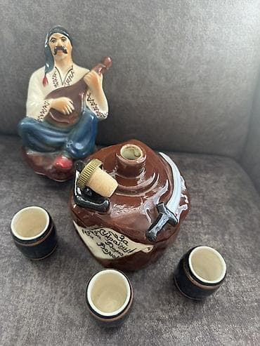 ət balta: Keramika içki dəsti – tematik qrafin və stəkanlar - Material — 2