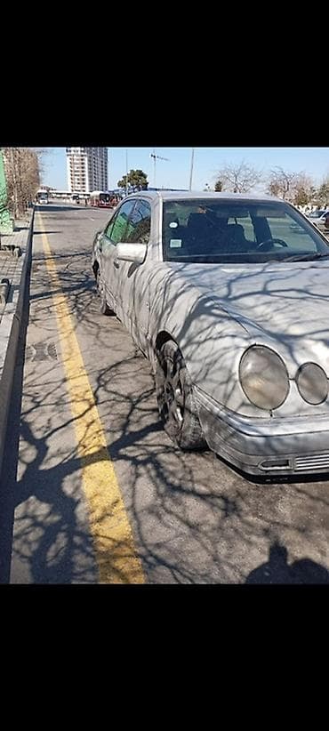mersedes 1 8: Mercedes‑Benz E‑Class (W210) sedan - Kuzov: 4 qapılı sedan, gümüşü — 5