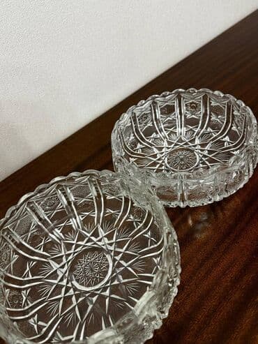 Две фруктовницы