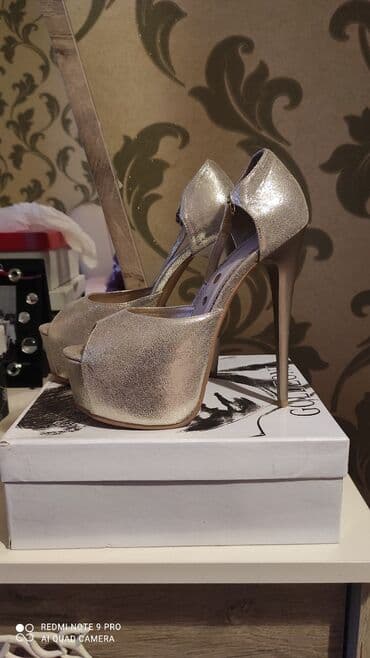 ağ ayaqqabı: Qadın ayaqqabıları – 2 model 1) Bej rəngli, parlaq laklı klassik — 5