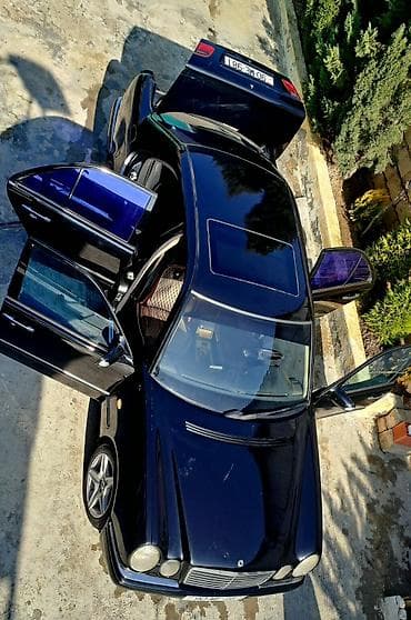 tap az vaz: Mercedes-Benz E‑Sinfi (W210) sedan – qara rəng Xarici: - Klassik W210 — 4