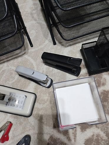 plast: Ofis təşkilatçı dəsti – metal tor konstruksiyalı qara stendlər və — 4