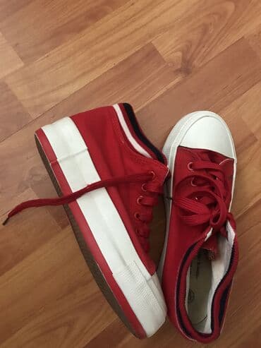 женские красные кеды: Krossovka ve ketlər — 1