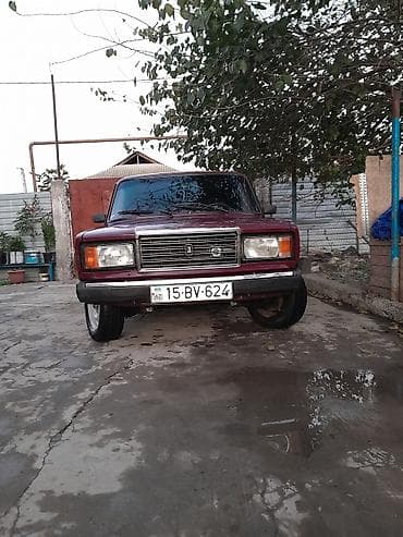2 teker: VAZ 2107 sedan - Korpus: 4 qapılı sedan, tünd bordo rəng - Ön hissə — 1