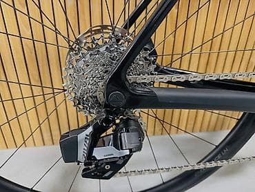 2 teker velosiped: Canyon yol velosipedi – qara rəng, aero xəttli alüminium/karkas — 10