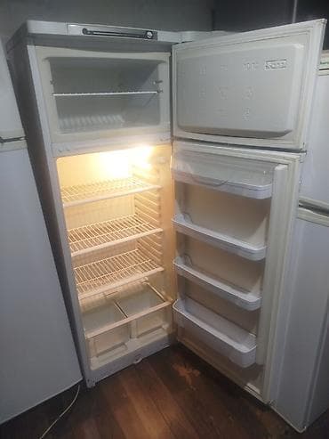 salitonda soyuducular: İşlənmiş 2 qapılı Indesit Soyuducu Satılır, rəng - Ağ, Təkərli — 4