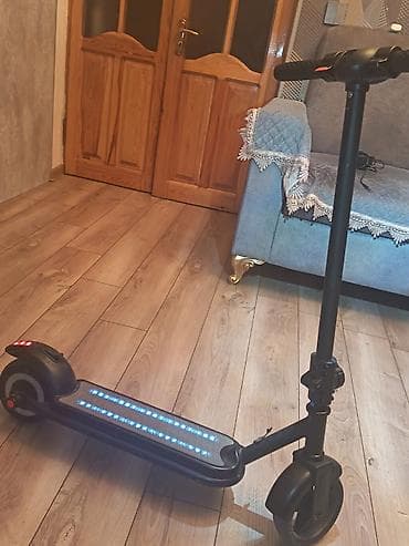 elektro samokat: Elektrikli skuter – şəhərdaxili hərəkət üçün kompakt və işıqlı model — 4