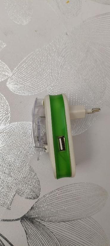 azercell elaqe 2002: Simsiz şarj cihazı — 2