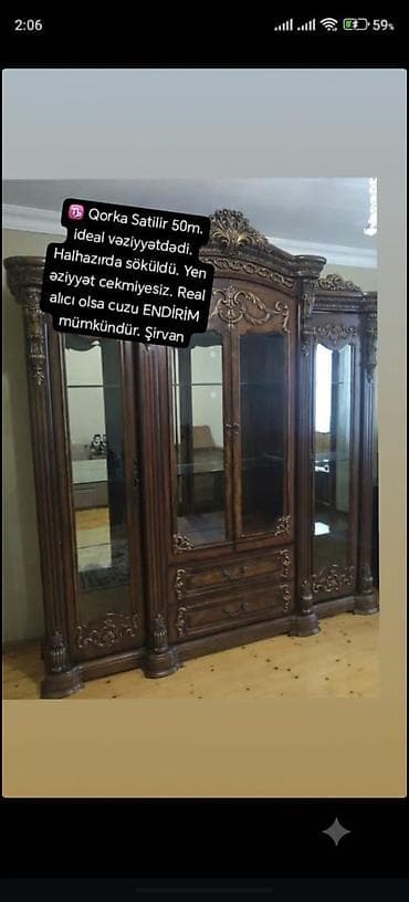Klassik üslubda, oyma naxışlı massiv vitrin/dolab. Tünd qəhvəyi ağac lalafo.az -da Klassik üslubda, oyma naxışlı massiv vitrin/dolab. Tünd qəhvəyi ağac