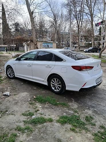 bmw e36 kupe: Hyundai Sonata: 2 l | Sedan — 2