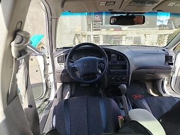 tap az prius: Hyundai Elantra: 2 l | 2004 il Sedan — 6