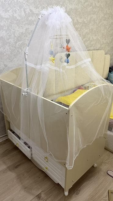 Oğlan və qız üçün, Dördbucaq, Beşik, Matras ilə, Yellənmə mexanizm ilə