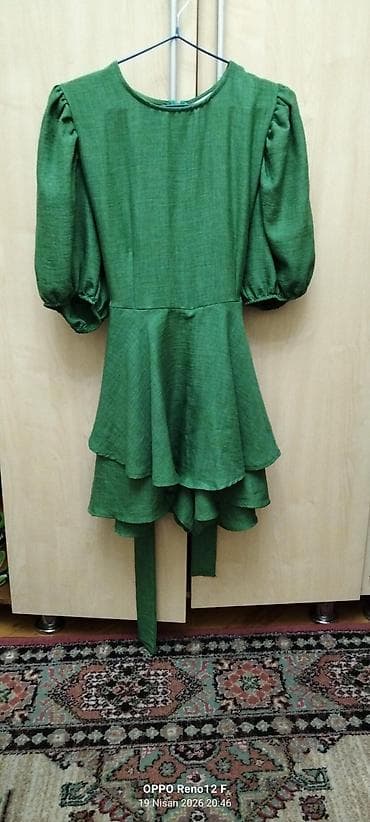 ted baker: Yaşıl rəngli qadın paltarı - Model: beldən ətəyi ikiqat valanlı, qısa — 2