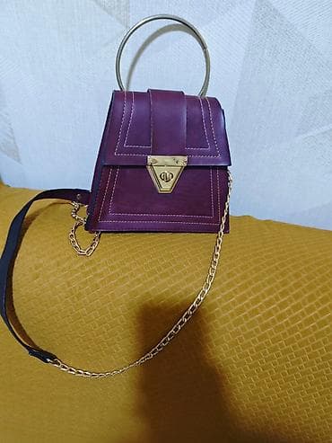 hesir sumka: Biri 8 manat. 3 sumkadan başqa, qalanlarının her biri 8 manat — 8